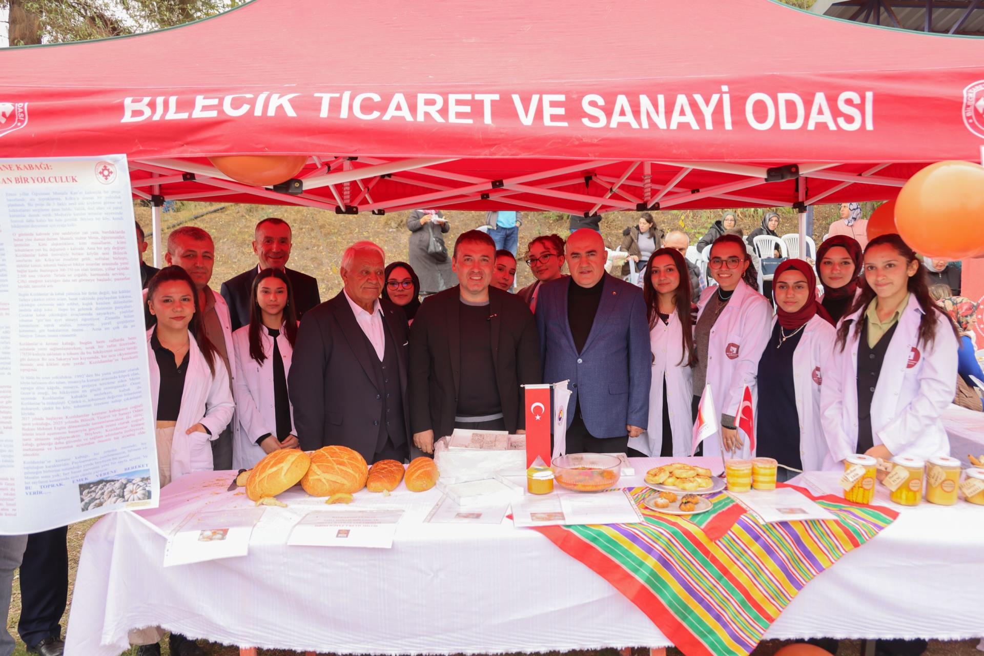 Gıda Teknolojisi Programı Öğrencilerimiz Kestane Kabağı Festivalinde Ürünleriyle Büyük İlgi Gördü